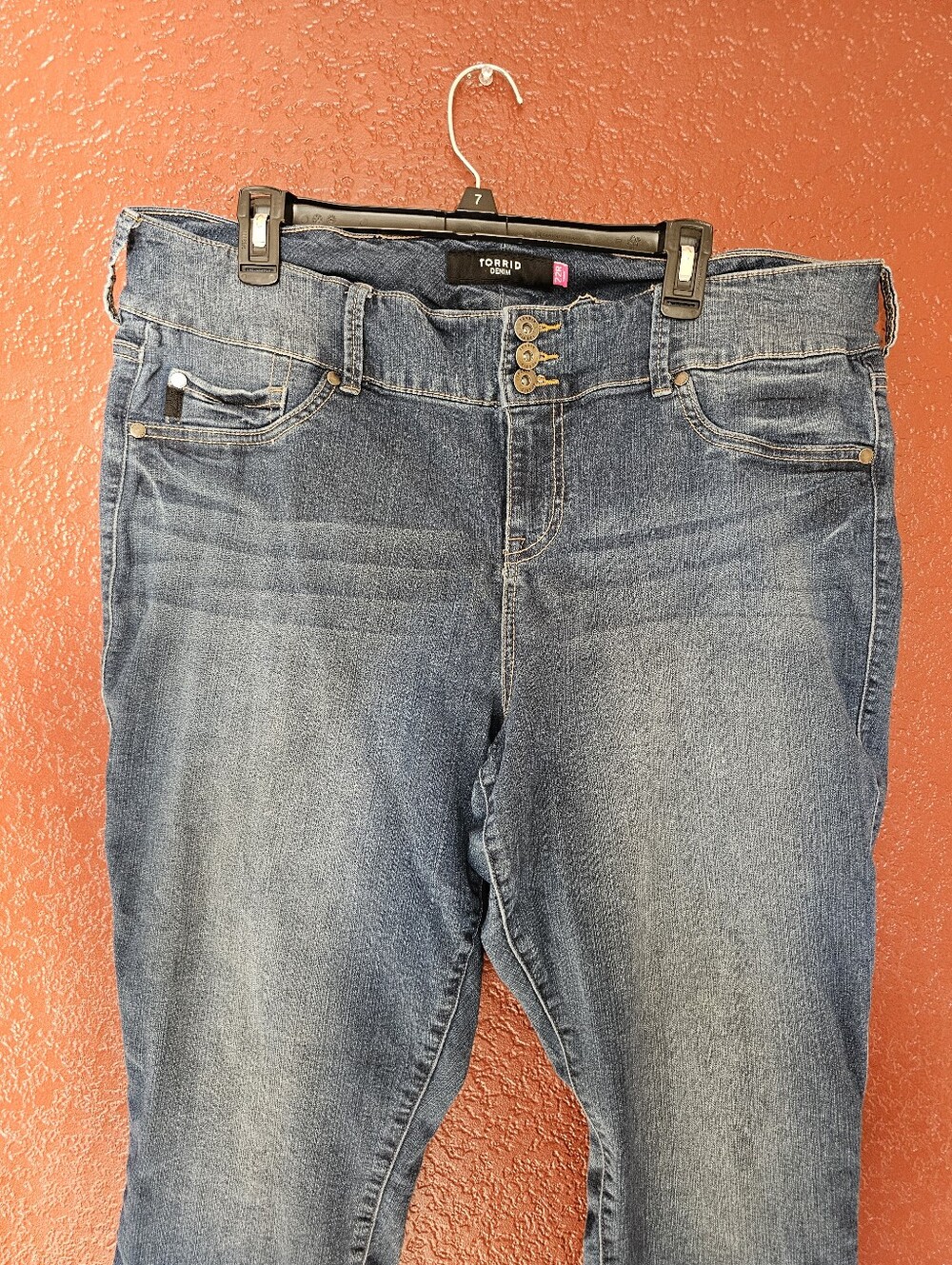 torrid Mid-Rise Ankle Skinny Jeans in Blue Wash - Picture 2 of 8